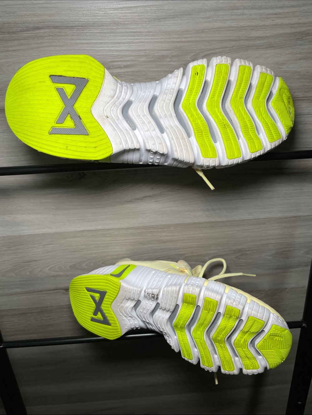 Women's Nike Free Metcon 5, Size 8.5 US - Picture 4 of 9